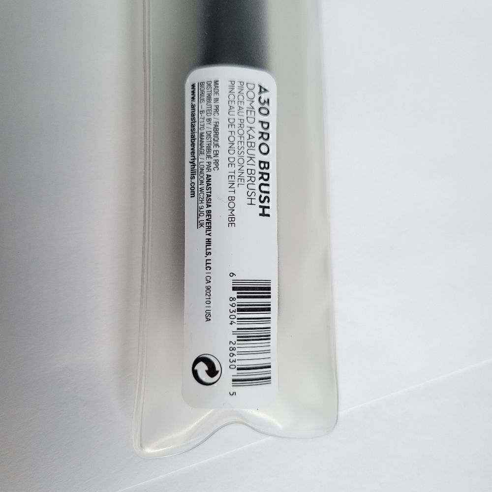 Anastasia Beverly Hills A30 Pro Brush Domed Kabuki Brush - Picture 3 of 6